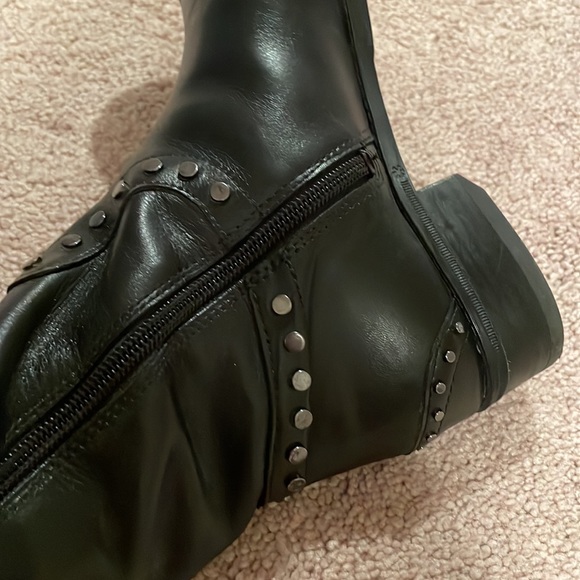 Boots - Picture 5 of 5